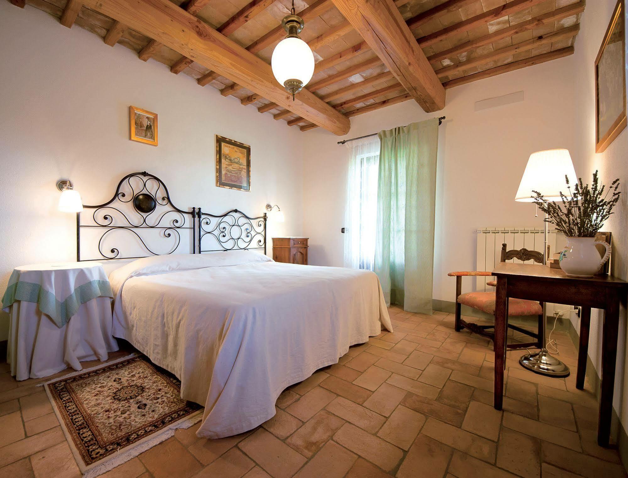 Agriturismo Borgo Di Campagna Il Tesoro Torre Alfina Kültér fotó